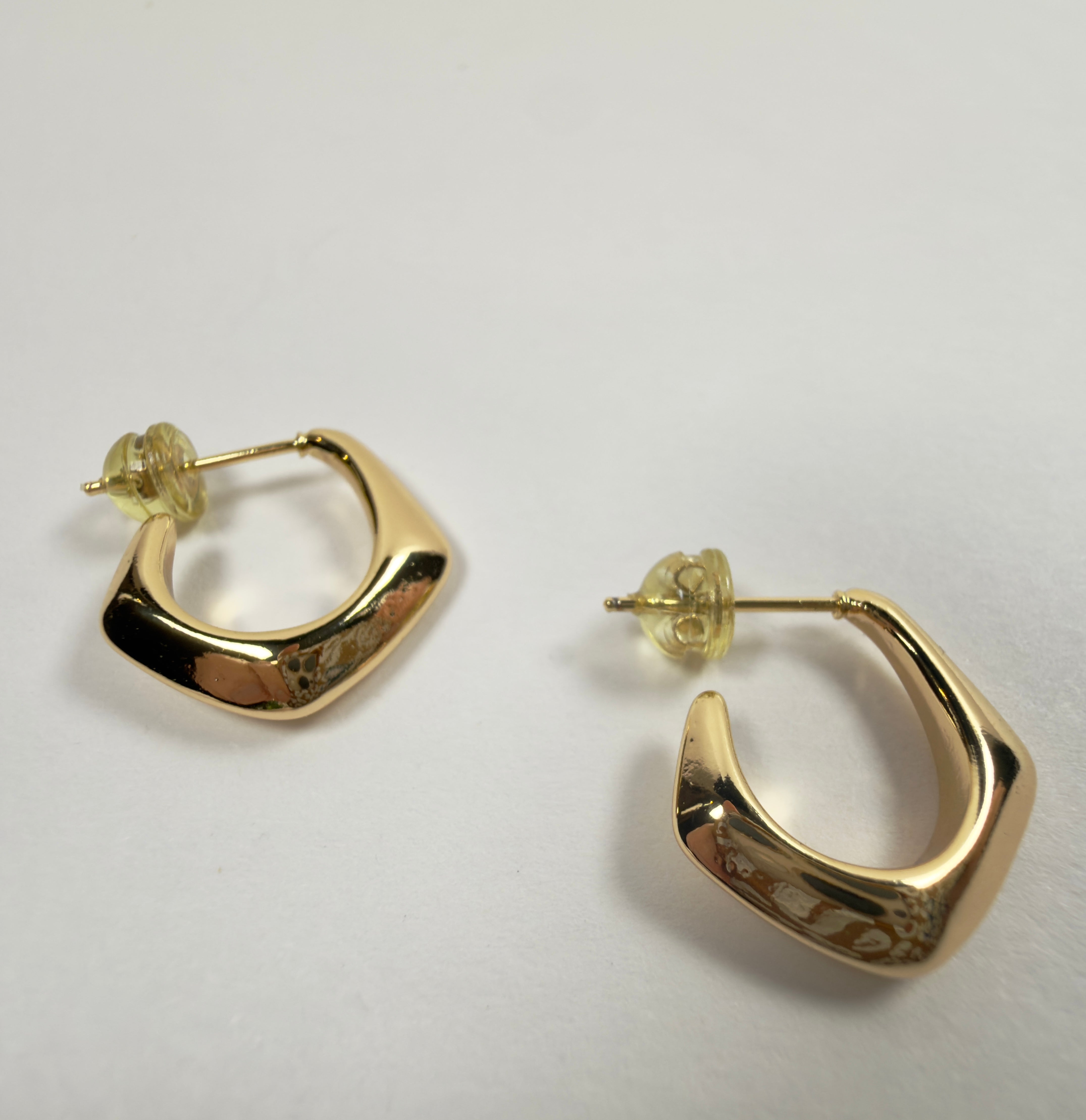 The Landry - Rounded Square Hoop Earrings