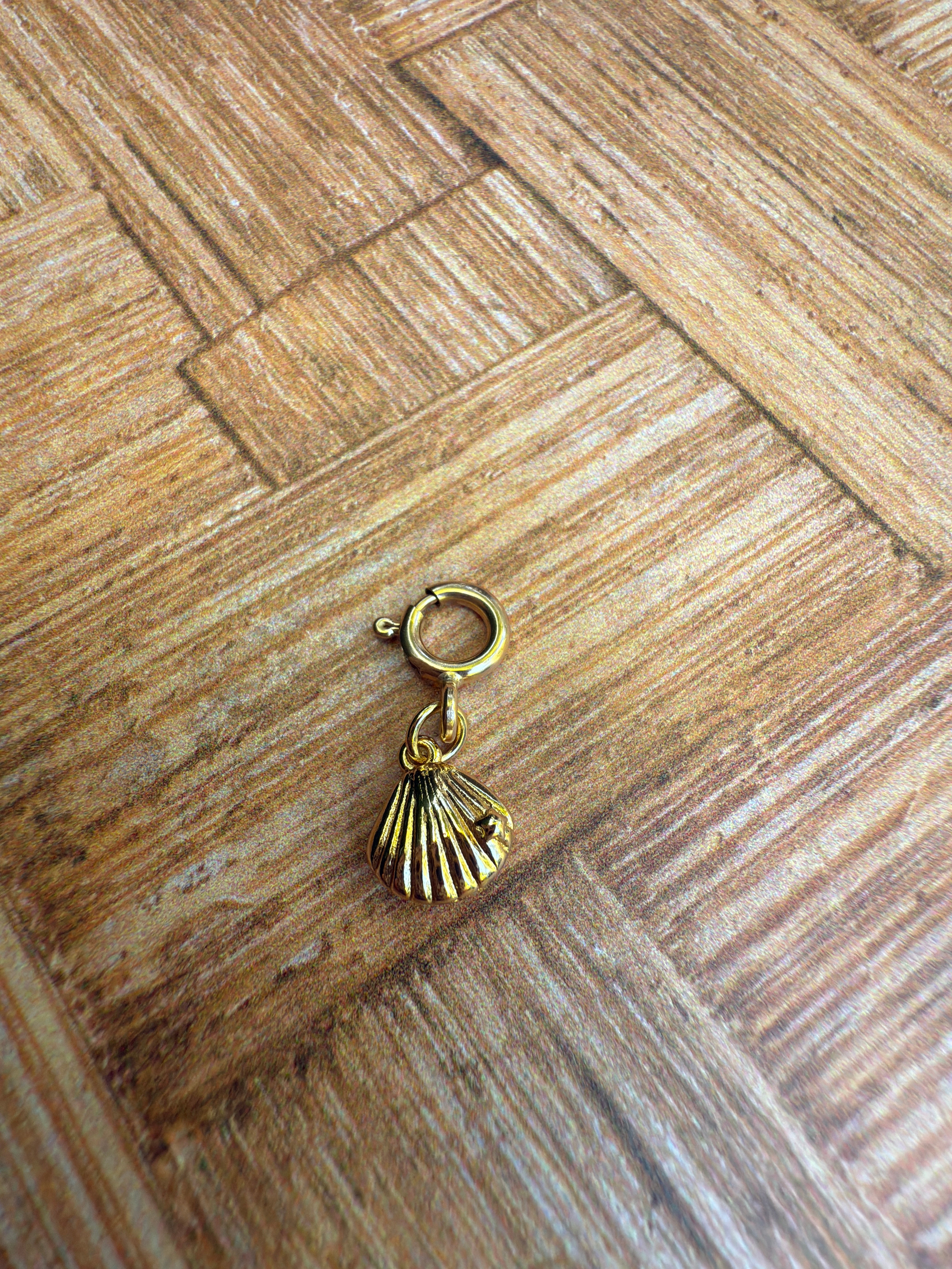 Clam Shell Charm with Clip-on Connector