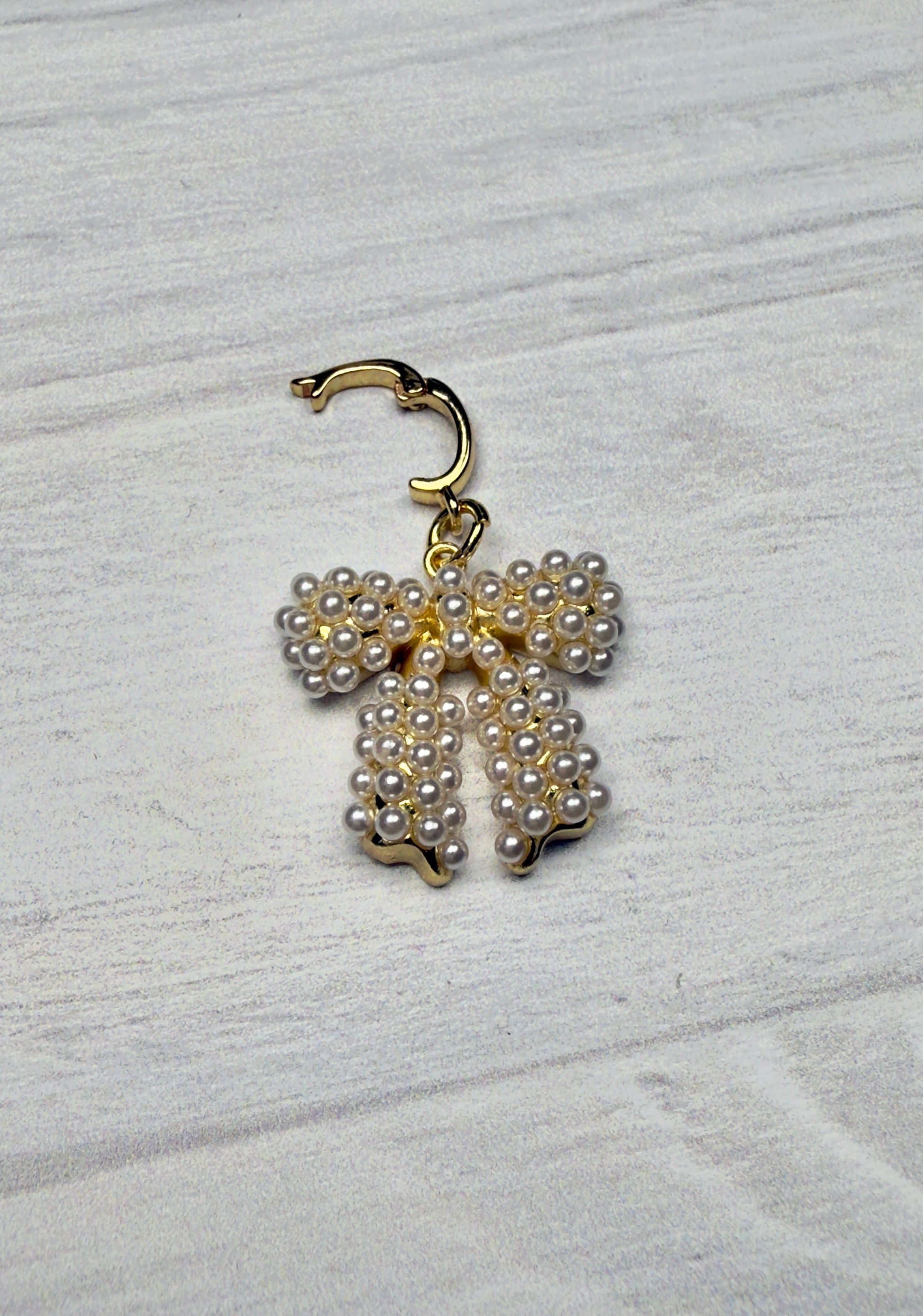 The Humphrey - Pearl Bow Clip-on Charm