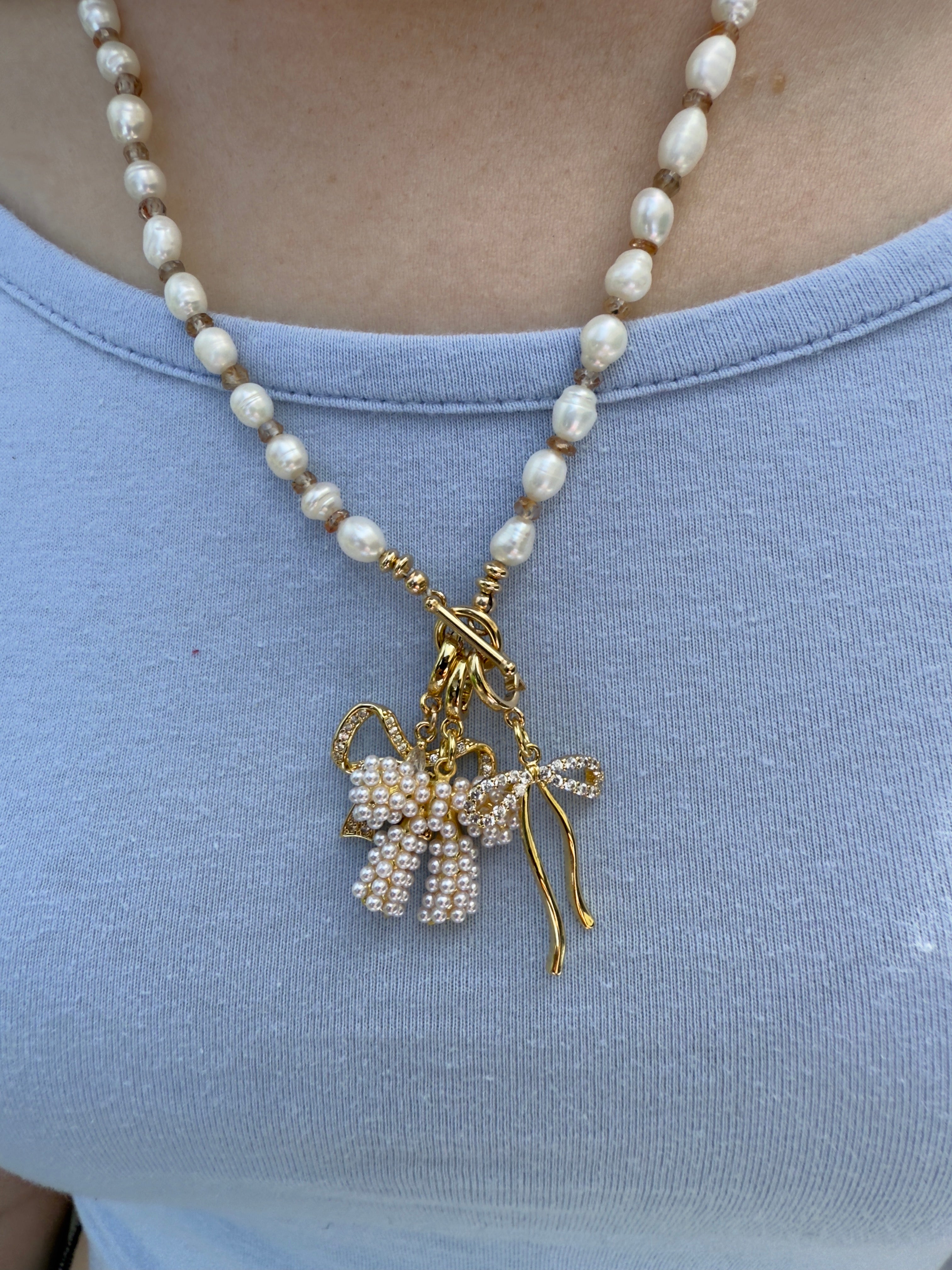 The Humphrey - Pearl Bow Clip-on Charm